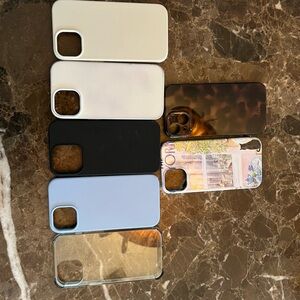 IPHONE 13 phone cases
6 in EUC